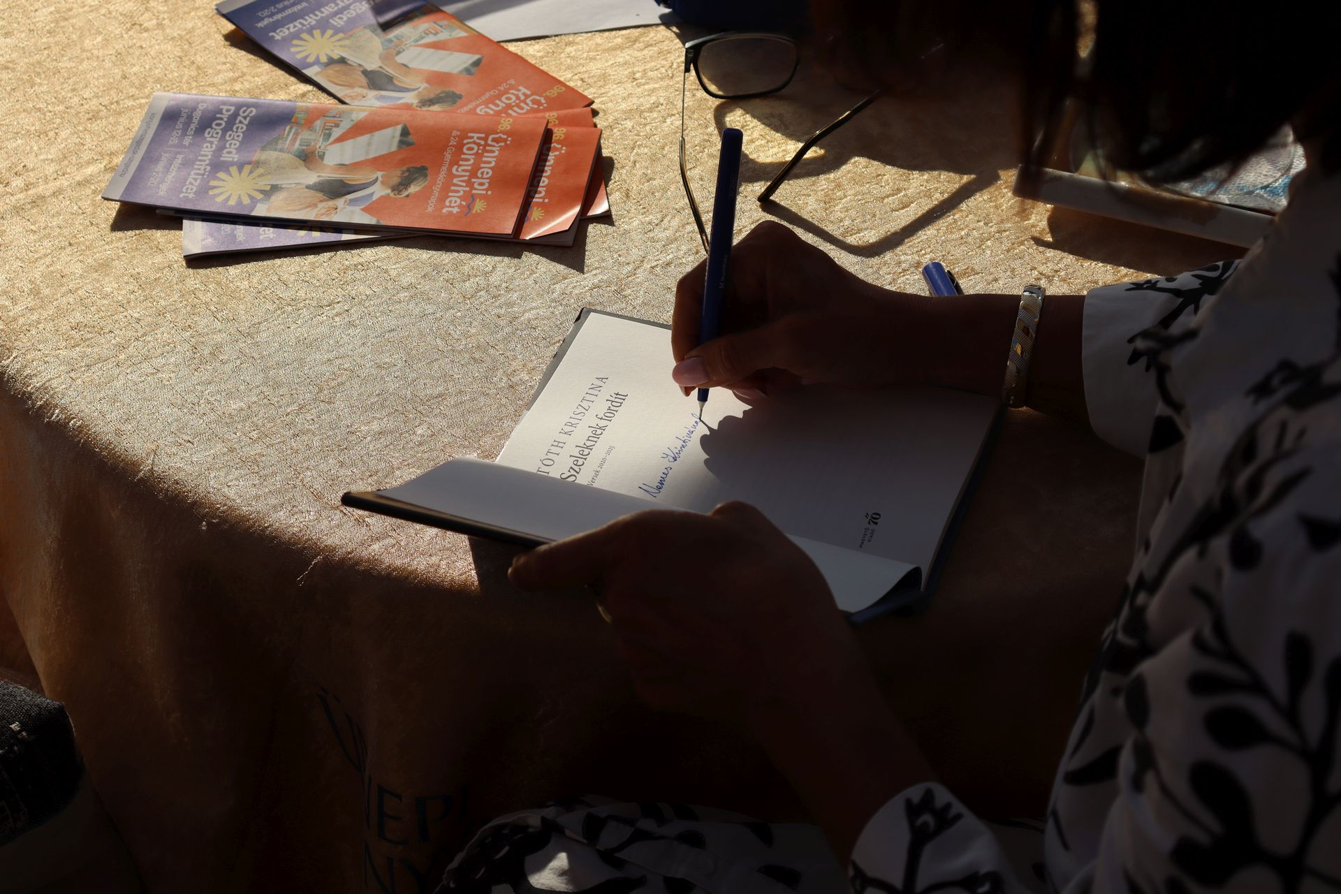 Orbán Tibor Ferenc: Dedikálás a fény határán