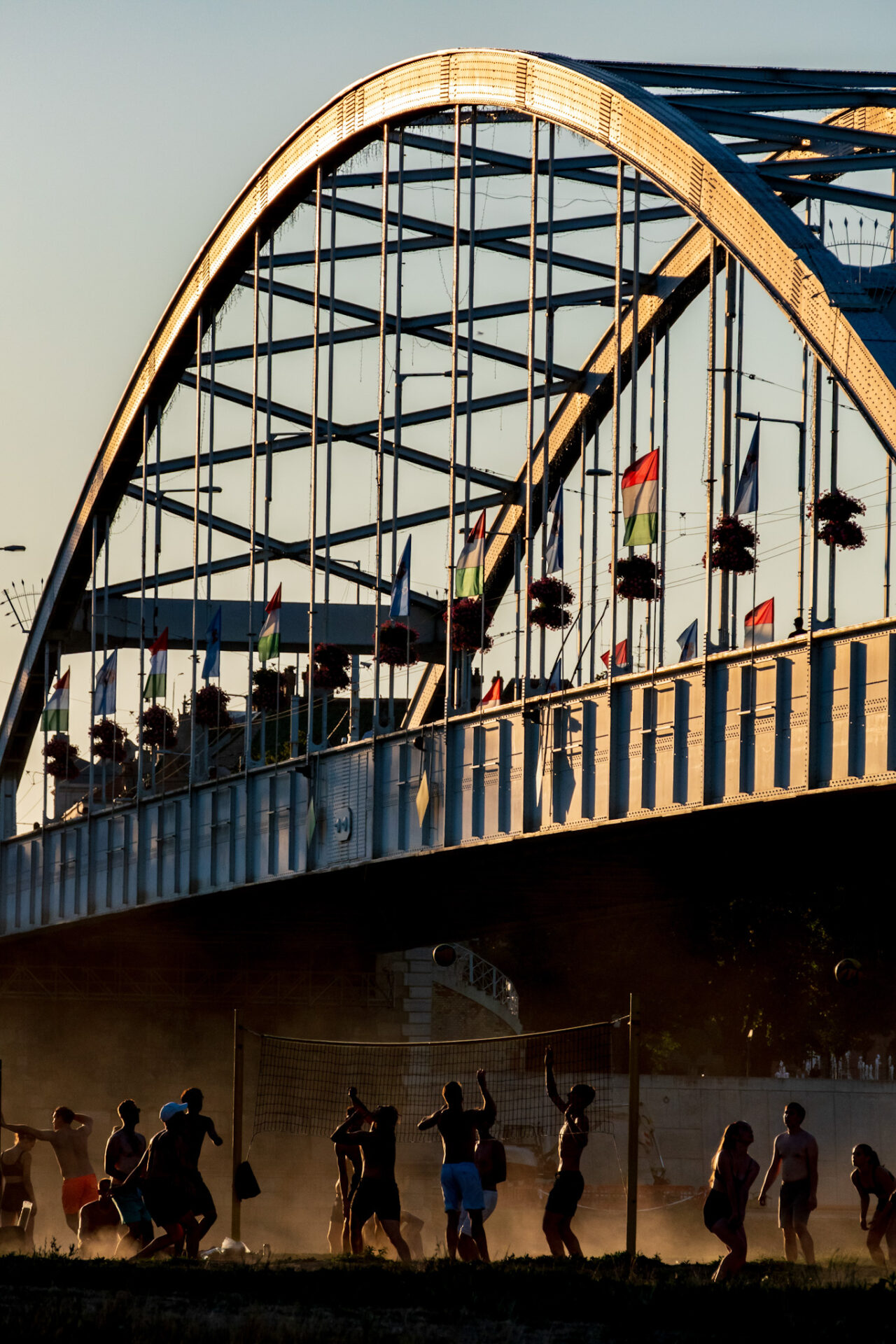 Tóth Balázs: A Belvárosi híd alatt